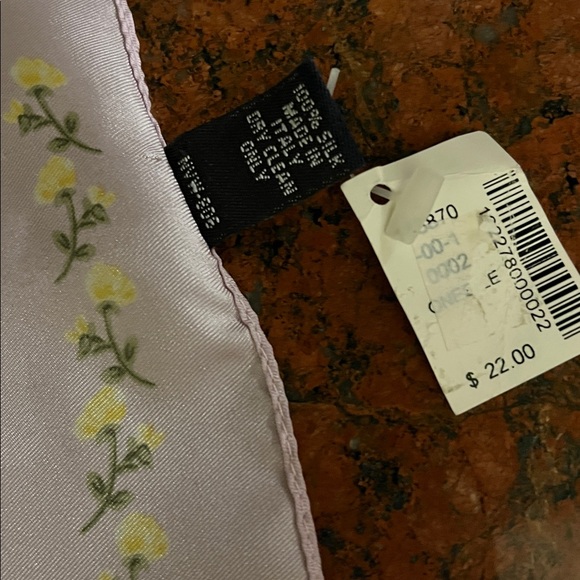 GAP NWT Floral Patterned Scarf Silk Made in Italy - Picture 2 of 5